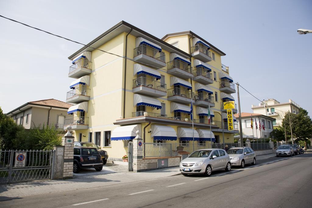 Hotel Fortunella Lido di Camaiore Extérieur photo