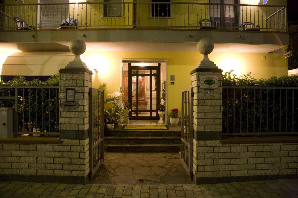 Hotel Fortunella Lido di Camaiore Extérieur photo