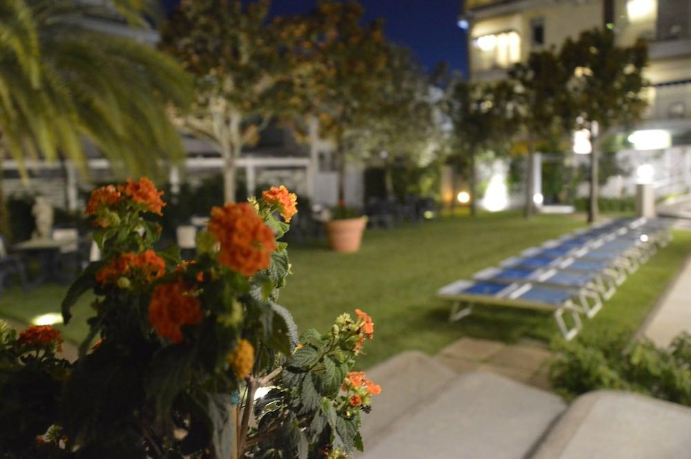 Hotel Fortunella Lido di Camaiore Extérieur photo