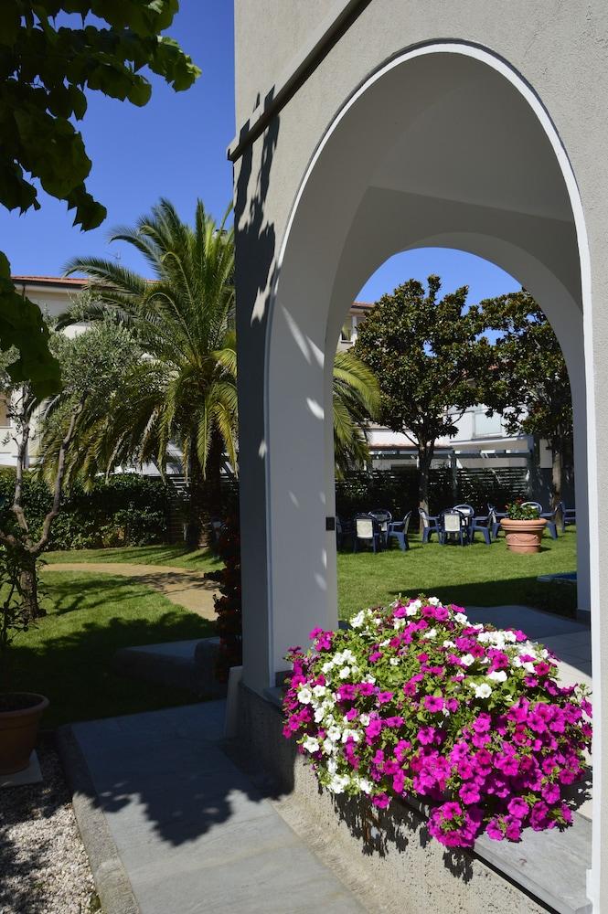 Hotel Fortunella Lido di Camaiore Extérieur photo