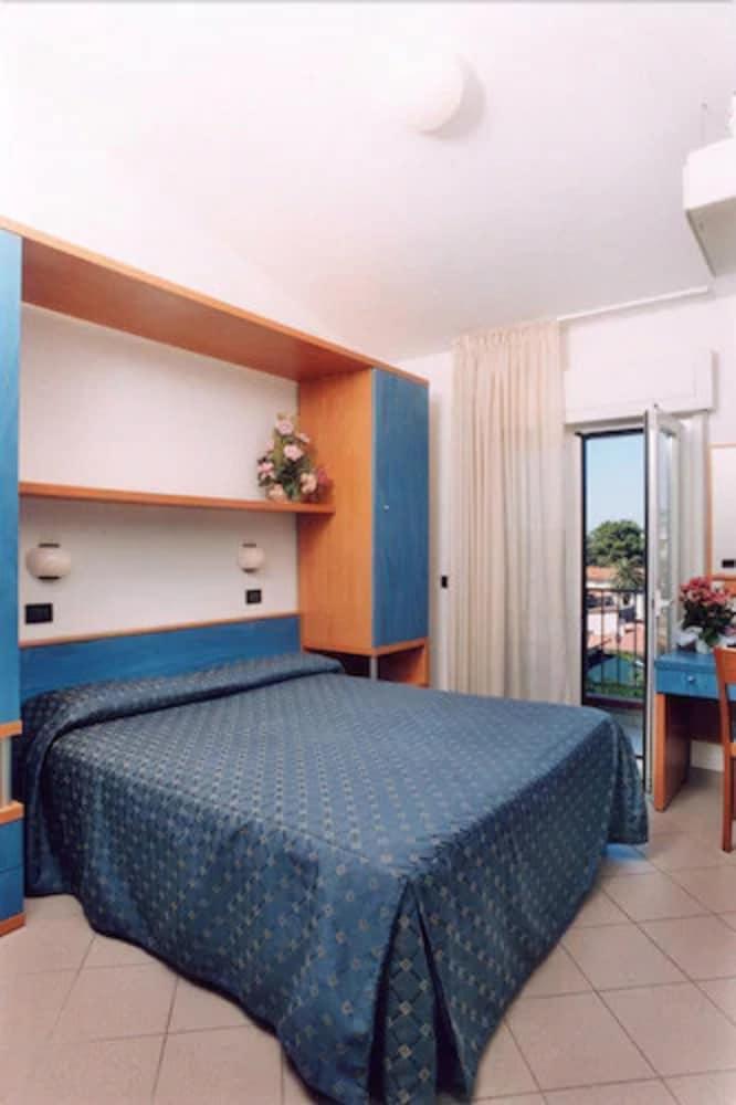 Hotel Fortunella Lido di Camaiore Extérieur photo