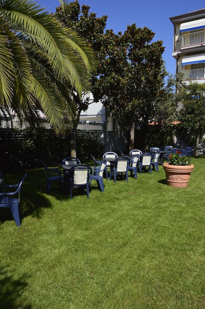 Hotel Fortunella Lido di Camaiore Extérieur photo