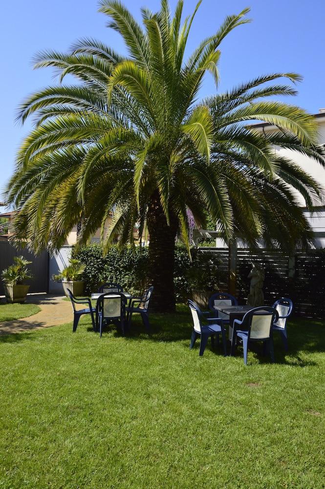 Hotel Fortunella Lido di Camaiore Extérieur photo