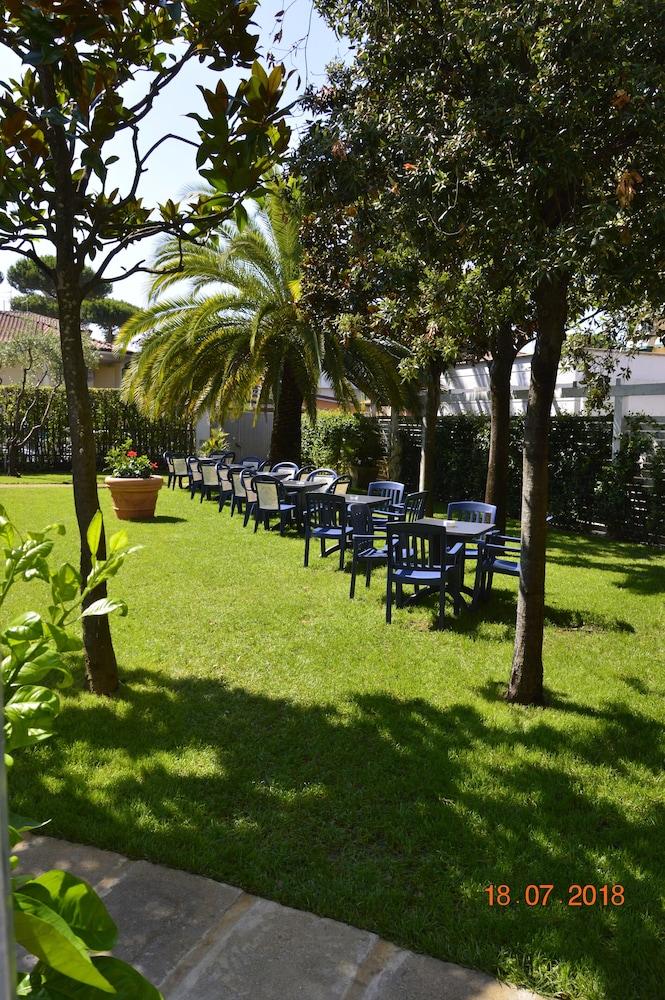 Hotel Fortunella Lido di Camaiore Extérieur photo