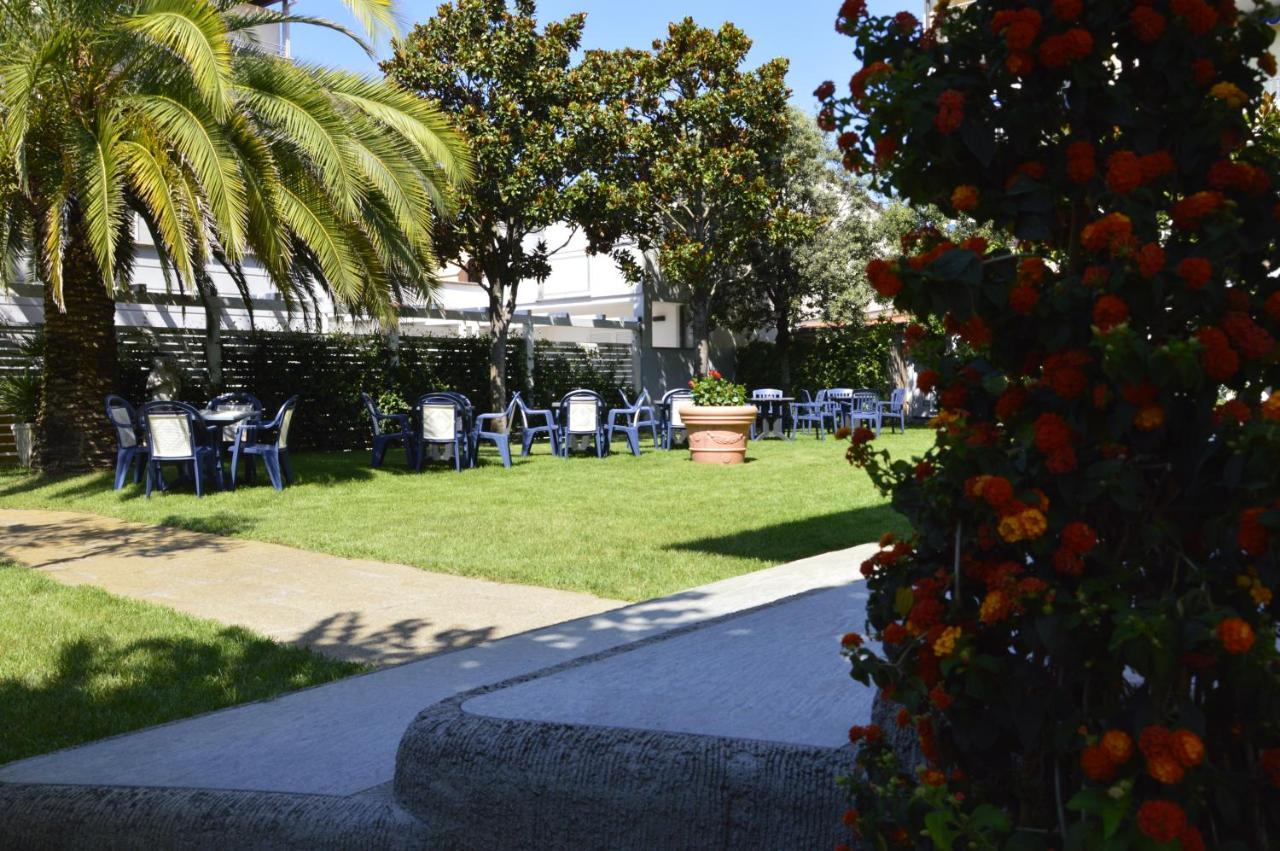 Hotel Fortunella Lido di Camaiore Extérieur photo