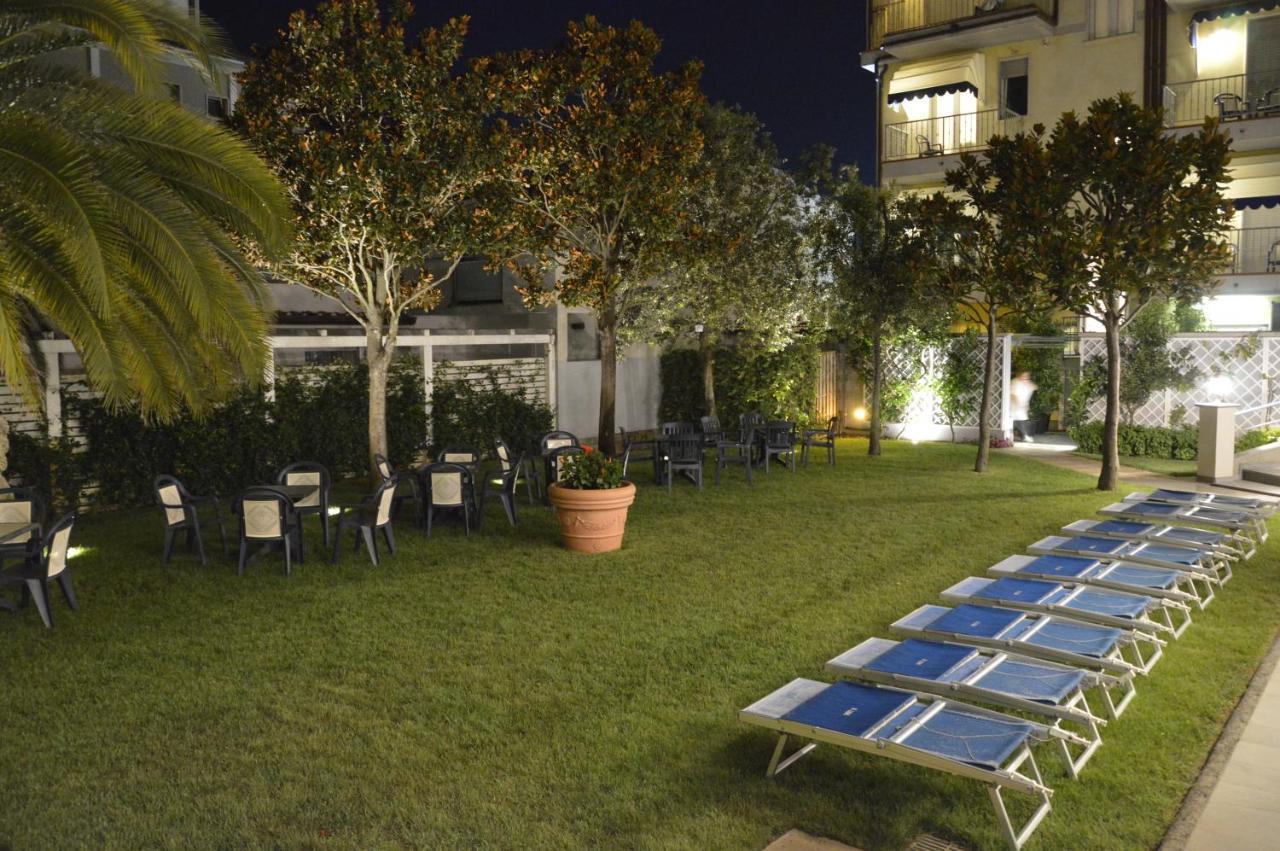 Hotel Fortunella Lido di Camaiore Extérieur photo