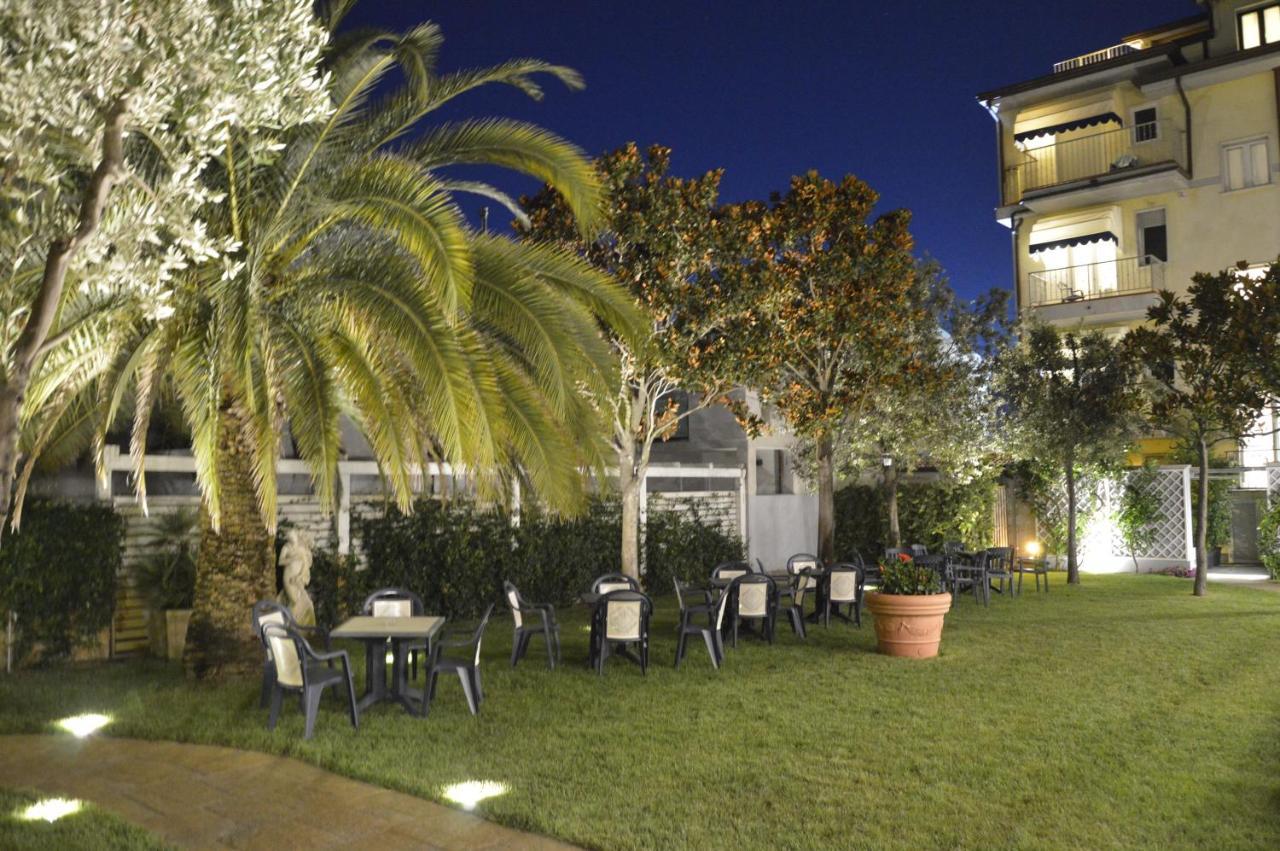 Hotel Fortunella Lido di Camaiore Extérieur photo