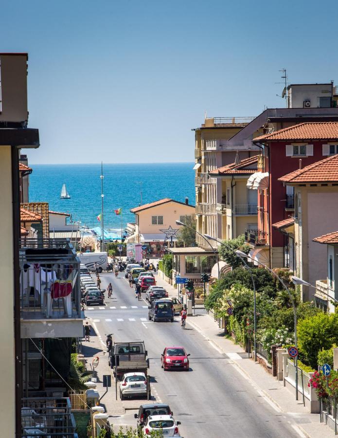 Hotel Fortunella Lido di Camaiore Extérieur photo